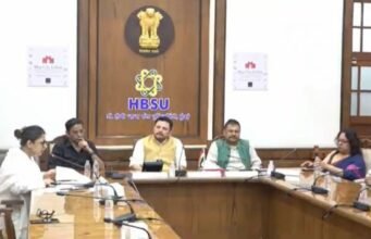 मॅक्ससिटी लिटरेचर फेस्टिव्हलचा दुसरा दिवस विविध विषयांवरील सखोल चर्चासत्रे आणि उत्स्फूर्त प्रतिसादामुळे यशस्वीरीत्या संपन्न झाला.