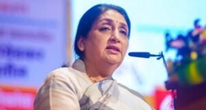 दशकांच्या प्रदीर्घ प्रतीक्षेनंतर आज पहिल्या टप्प्यातील ८६४ लाभार्थ्यांना त्यांच्या हक्काच्या घरांच्या चाव्या सुपूर्द करण्याचा हा सुवर्णक्षण आपल्याला अनुभवता येत आहे.