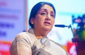 दशकांच्या प्रदीर्घ प्रतीक्षेनंतर आज पहिल्या टप्प्यातील ८६४ लाभार्थ्यांना त्यांच्या हक्काच्या घरांच्या चाव्या सुपूर्द करण्याचा हा सुवर्णक्षण आपल्याला अनुभवता येत आहे.