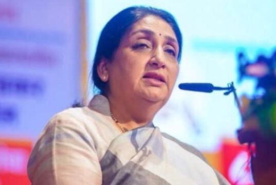 दशकांच्या प्रदीर्घ प्रतीक्षेनंतर आज पहिल्या टप्प्यातील ८६४ लाभार्थ्यांना त्यांच्या हक्काच्या घरांच्या चाव्या सुपूर्द करण्याचा हा सुवर्णक्षण आपल्याला अनुभवता येत आहे.