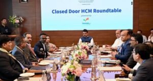 महाराष्ट्रात उद्योग सुलभतेसाठी परवानगी प्रक्रियेत मोठे बदल करण्यात आले असून ३३ परवानग्यांपैकी २० परवानग्या स्व-प्रमाणनावर (Self Certification) आणण्यात आल्या