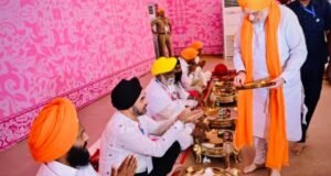 केंद्रीय गृहमंत्री अमित शाह यांनी दिली लंगरसेवा