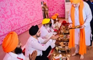 केंद्रीय गृहमंत्री अमित शाह यांनी दिली लंगरसेवा