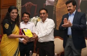 ‘राज्य सेवा हक्क दिनानिमित्त नंदुरबारच्या जिल्हाधिकारी डॉ. मित्ताली सेठी यांचा विशेष गौरव’