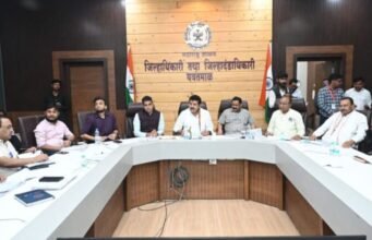 पाणी टंचाईवर मात करण्यासाठी प्रशासनाने सज्ज राहावे ; पाणी टंचाई निवारणार्थ उपाययोजनांचा पालकमंत्र्यांकडून आढावा