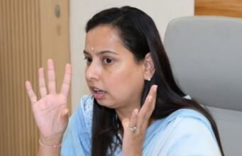 राज्यातील एकल महिलांना सर्व शासकीय योजनांचा लाभ सुलभ आणि एकत्रित स्वरूपात मिळावा यासाठी कार्यप्रणाली तयार करावी.