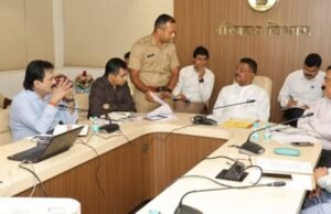 परिवहन मंत्री सरनाईक यांच्या अध्यक्षतेखाली राज्यातील सर्व परिवहन अधिकाऱ्यांची बैठक वांद्रे येथे पार पडली