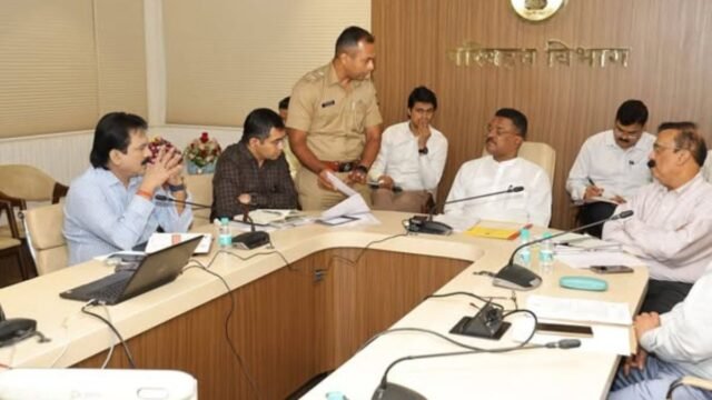 A meeting of all transport officers of the state was held in Bandra under the chairmanship of Transport Minister Sarnaik.