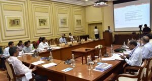 माजी सैनिक कल्याण महामंडळाच्या सुरक्षा कर्मचाऱ्यांच्या वेतनश्रेणीतील अडचणी दूर करून सुरक्षा कर्मचाऱ्यांच्या वेतनश्रेणीत सुसूत्रता आणावी