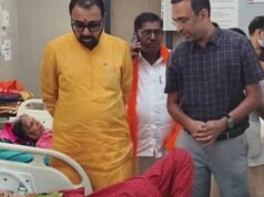 गाजीपुर अपघातग्रस्त रुग्णाची केंद्रीय राज्यमंत्री प्रतापराव जाधव यांनी घेतली भेट; तब्येतीची केली विचारपूस