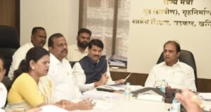 राज्यभरातील शिक्षक, शिक्षकेतर कर्मचारी यांच्या विविध प्रलंबित मागण्या आणि त्यांचे प्रश्न सोडविण्यासाठी शासन सकारात्मक असल्याचे शालेय शिक्षण राज्यमंत्री डॉ. पंकज भोयर यांनी बैठकीत सांगितले.