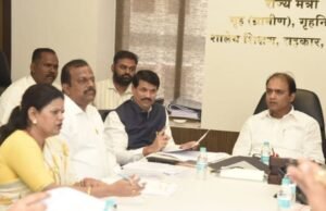राज्यभरातील शिक्षक, शिक्षकेतर कर्मचारी यांच्या विविध प्रलंबित मागण्या आणि त्यांचे प्रश्न सोडविण्यासाठी शासन सकारात्मक असल्याचे शालेय शिक्षण राज्यमंत्री डॉ. पंकज भोयर यांनी बैठकीत सांगितले.