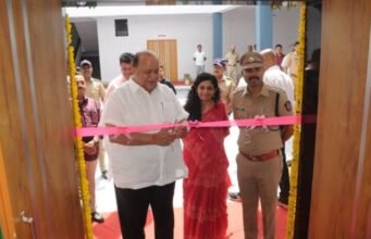 पोलीस दलासाठी एकलव्य क्रीडा संकुलाचा नवा अध्याय पालकमंत्री हसन मुश्रीफ यांच्या हस्ते बॅडमिंटन कोर्टाचे नामकरण व उद्घाटन