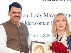 सिटी ऑफ लंडनच्या लेडी मेयर डेम सूसन लँगली तसेच यूकेच्या शिष्टमंडळाने मुख्यमंत्री देवेद्र फडणवीस यांची वर्षा निवासस्थानी सदिच्छा भेट घेतली.