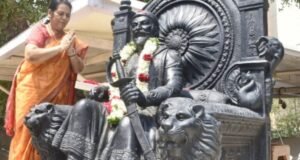 छत्रपती शिवाजी महाराज यांच्या पुण्यतिथीनिमित्त विधान भवनात आदरांजली