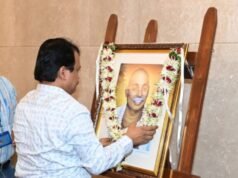 राष्ट्रसंत तुकडोजी महाराज यांना मंत्रालयात अभिवादन