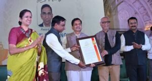 सिंगापूरच्या कौशल्य विद्यापीठाच्या धर्तीवर राज्यात रतन टाटा महाराष्ट्र राज्य कौशल्य विद्यापीठाने आगामी वर्षापर्यंत ५० ठिकाणी शाखा सुरू कराव्यात.