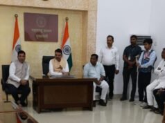 मुख्यमंत्री देवेंद्र फडणवीस यांची चामोर्शी तालुक्यातील (जि. गडचिरोली) शेतकऱ्यांच्या शिष्टमंडळाने रामगिरी निवासस्थान येथे भेट घेतली.