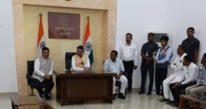 मुख्यमंत्री देवेंद्र फडणवीस यांची चामोर्शी तालुक्यातील (जि. गडचिरोली) शेतकऱ्यांच्या शिष्टमंडळाने रामगिरी निवासस्थान येथे भेट घेतली.