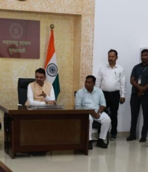 मुख्यमंत्री देवेंद्र फडणवीस यांची चामोर्शी तालुक्यातील (जि. गडचिरोली) शेतकऱ्यांच्या शिष्टमंडळाने रामगिरी निवासस्थान येथे भेट घेतली.