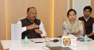 ठाणे, पालघर आणि रायगड जिल्ह्यातील गौण खनिज खाणी आणि क्रशरबाबतचा मंत्री चंद्रशेखर बावनकुळे यांनी आढावा घेतला.