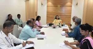 अंगणवाडी सेविका आणि मदतनीसांच्या प्रलंबित मागण्या आणि समस्यांवर सखोल चर्चा करून सकारात्मक तोडगा काढण्यासाठी प्रयत्न