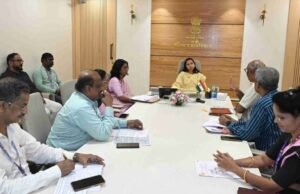 अंगणवाडी सेविका आणि मदतनीसांच्या प्रलंबित मागण्या आणि समस्यांवर सखोल चर्चा करून सकारात्मक तोडगा काढण्यासाठी प्रयत्न