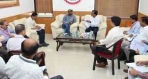 उमेदवारांच्या निवडणूक खर्चावर काटेकोर लक्ष ठेवा