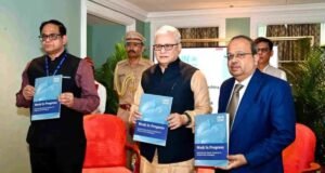 देशात दरवर्षी ३४ लाख टन प्लास्टिक कचरा तयार होत आहे. यापैकी ४० टक्के प्लास्टिक अंतिमतः नदी, नाले व भूगर्भात जात आहे.