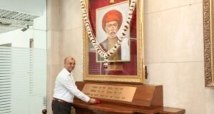 महात्मा ज्योतिराव फुले यांना मंत्रालयात आदरांजली