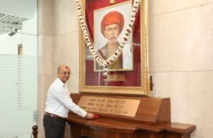महात्मा ज्योतिराव फुले यांना मंत्रालयात आदरांजली