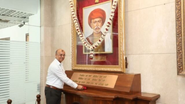 Tributes paid to Mahatma Jyotirao Phule at Mantralaya