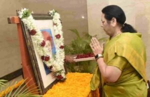 महात्मा ज्योतिराव फुले यांच्या द्विजन्मशताब्दी वर्षाच्या शुभारंभानिमित्त विधानभवनात अभिवादन