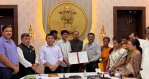 आमझरी बनणार ‘मधाचे गाव’ पर्यटन आणि रोजगारासाठी त्रिपक्षीय करार