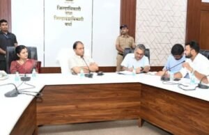 नवीन प्रयोग करणाऱ्या युवा शेतकऱ्यांना आवश्यक सुविधा उपलब्ध करा