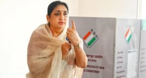 उपमुख्यमंत्री सुनेत्रा अजित पवार यांनी आज सकाळी काटेवाडी येथील जिल्हा परिषद शाळेत आपला मतदानाचा हक्क बजावला.