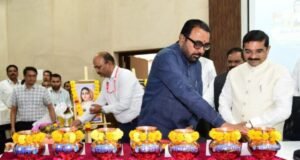 केंद्र शासनाच्या योजनांचा केंद्रीय आयुष व कुटूंब कल्याण राज्यमंत्री यांनी घेतला आढावा