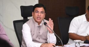 “अपघातमुक्त गडचिरोलीसाठी सखोल विश्लेषण व प्रतिबंधात्मक उपाययोजना; विविध विभागांच्या कामकाजाचा मॅरेथॉन आढावा – सहपालकमंत्री ॲड. आशिष जयस्वाल”