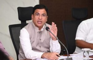 “अपघातमुक्त गडचिरोलीसाठी सखोल विश्लेषण व प्रतिबंधात्मक उपाययोजना; विविध विभागांच्या कामकाजाचा मॅरेथॉन आढावा – सहपालकमंत्री ॲड. आशिष जयस्वाल”
