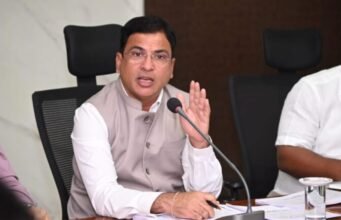“अपघातमुक्त गडचिरोलीसाठी सखोल विश्लेषण व प्रतिबंधात्मक उपाययोजना; विविध विभागांच्या कामकाजाचा मॅरेथॉन आढावा – सहपालकमंत्री ॲड. आशिष जयस्वाल”