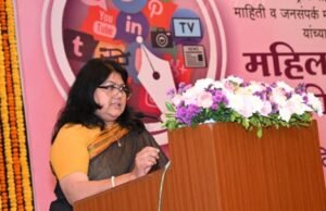 माध्यमे ही लोकशाहीचा चौथा स्तंभ असून त्यांच्या शब्दांमधून समाजाची मानसिकता घडते.
