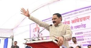 पालकमंत्री डॉ. अशोक वुईके यांचे डॉ. बाबासाहेब आंबेडकर यांना अभिवादन