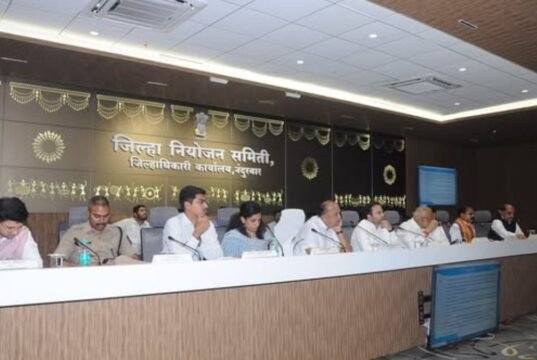 जिल्हा नियोजन आढावा बैठकीत गुणवत्तापूर्ण कामांवर भर