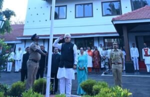 लोकभवन येथे महाराष्ट्र दिन, राष्ट्रध्वजाला मानवंदना