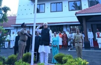 लोकभवन येथे महाराष्ट्र दिन, राष्ट्रध्वजाला मानवंदना