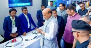 केंद्रीय मंत्री राजनाथ सिंह यांच्यासमवेत मुख्यमंत्री देवेंद्र फडणवीस यांनी येथे निबे ग्रुपच्या डिफेन्स मॅन्युफॅक्चरिंग कॉम्प्लेक्समधील आर्टिलरी शेल लाईन