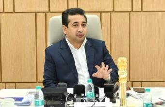 मत्स्यव्यवसाय व बंदरे मंत्री नितेश राणे यांनी पालघर जिल्ह्यातील नांदगांव (वाढवण परिसर) आणि दिघी येथे शिपयार्ड विकसित करण्याबाबत बैठक घेतली.