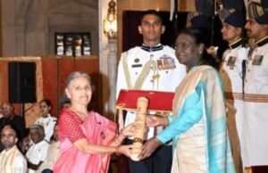 देशातील महत्वाचे नागरी सन्मान असलेल्या ‘पद्म पुरस्कारांचे’ वितरण राष्ट्रपती द्रौपदी मुर्मू यांच्या हस्ते आज सन्मानपूर्वक करण्यात आले.