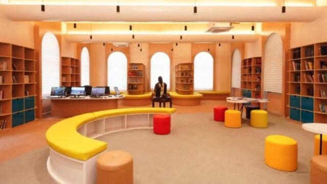 Chief Minister Devendra Fadnavis announced the establishment of an 'Open Science Park' in the premises of the Maharashtra State Jawahar Bal Bhavan in the Charni Road area today during the inauguration of the renovated building of the Bal Bhavan.