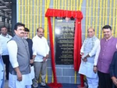 केंद्रीय मंत्री राजनाथ सिंह आणि मुख्यमंत्री देवेंद्र फडणवीस यांच्या हस्ते निबे ग्रुपच्या डिफेन्स मॅन्युफॅक्चरिंग कॉम्प्लेक्स मुख्य प्रवेशद्वाराचे उद्घाटन व कोनशिला अनावरण करण्यात आले.